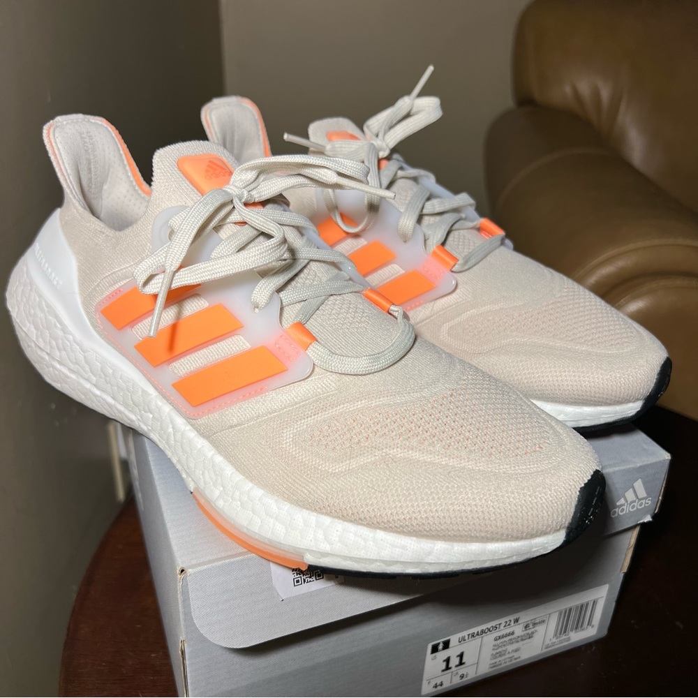 Women’s Adidas Ultraboost 22 running sneakers size 11